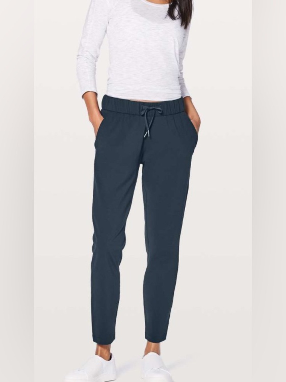 Lululemon On The Fly Pant 28"
Melanite Size 4